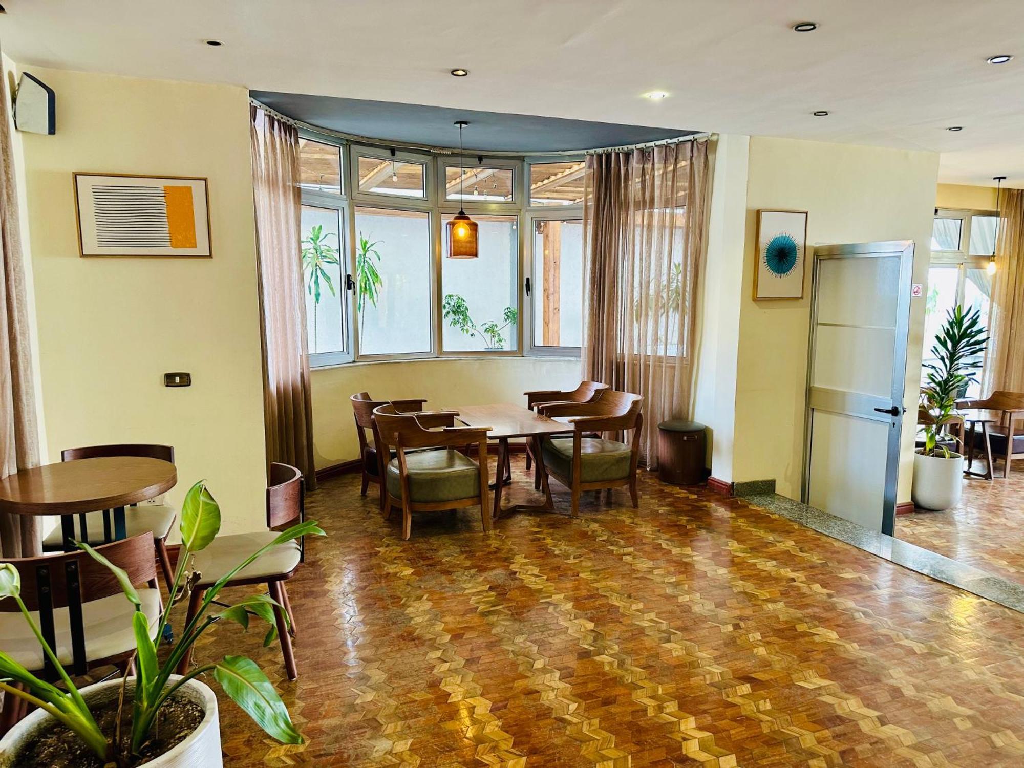 Bed and Breakfast Social House Аддис-Абеба Экстерьер фото