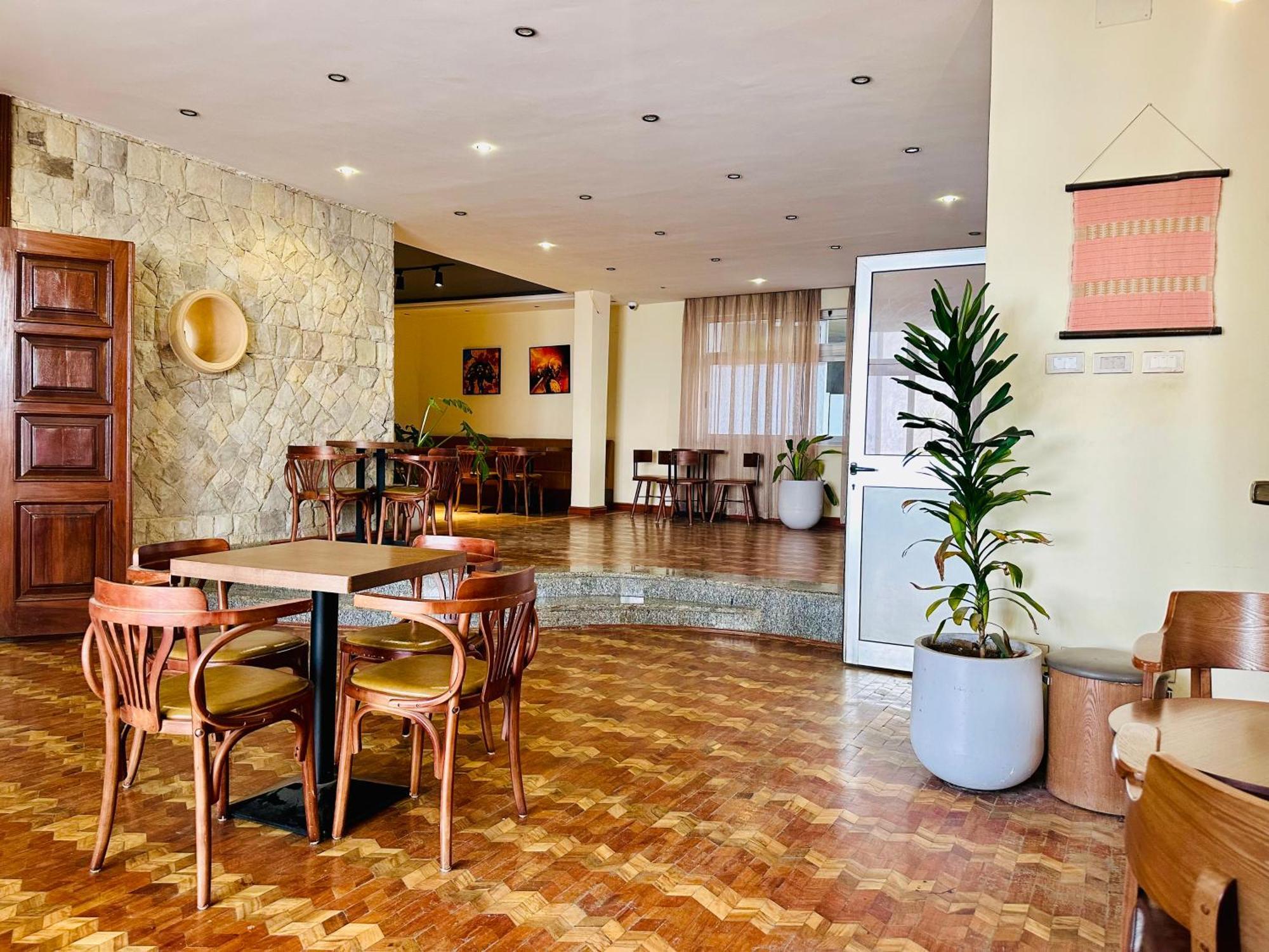 Bed and Breakfast Social House Аддис-Абеба Экстерьер фото